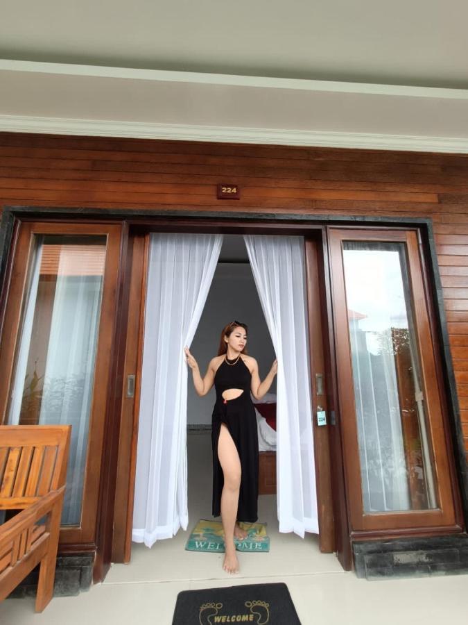 Juan Beach Bungalow Batununggul Exterior foto